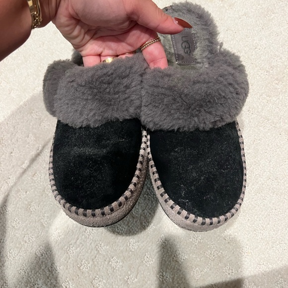 UGG SLIPPERS - Picture 6 of 6